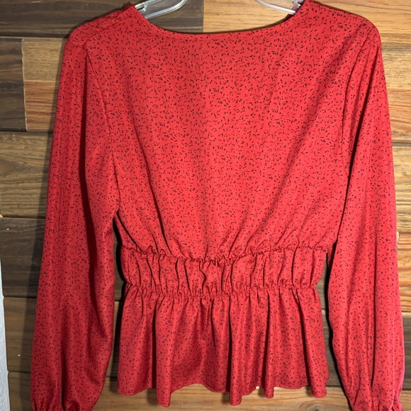 red cinched long sleeve - Picture 2 of 3